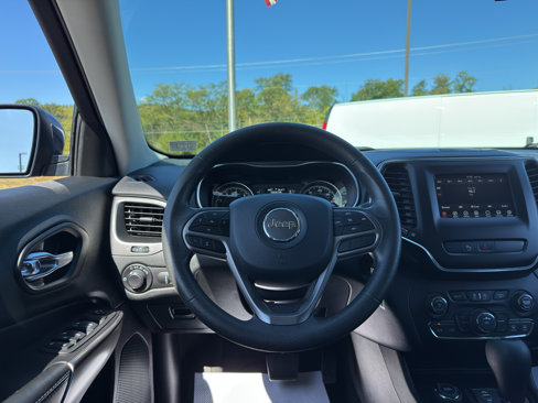 Used 2020 Jeep Cherokee Latitude w/ Mobile Office Group image 18