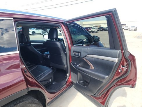 Used 2019 Toyota Highlander XLE image 41
