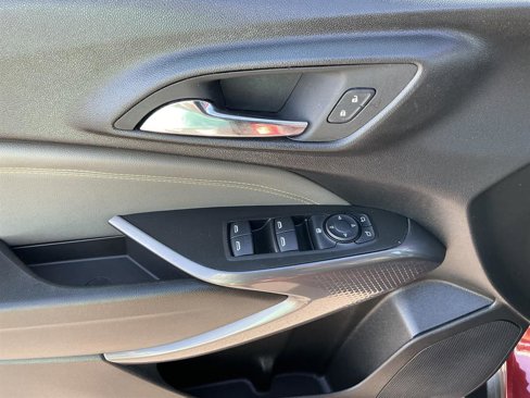 Used 2024 Chevrolet Trax ACTIV w/ Sunroof Package image 19