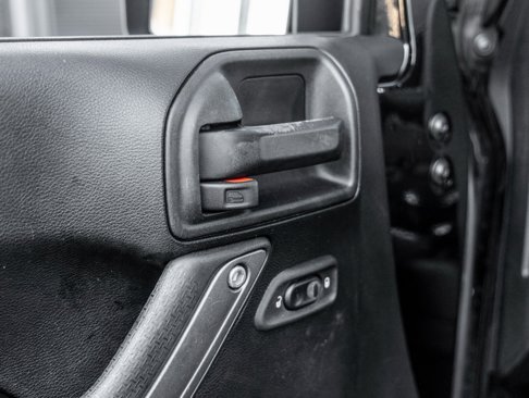Used 2018 Jeep Wrangler Sport image 16