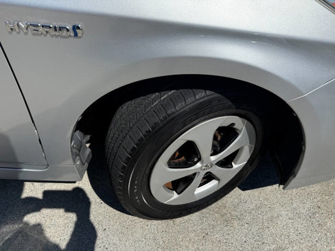 Used 2014 Toyota Prius Five image 26