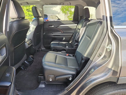 Used 2015 Toyota Highlander XLE image 11