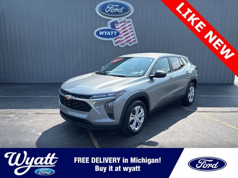 Used 2024 Chevrolet Trax LS image 1