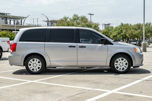 Used 2019 Dodge Grand Caravan SE image 9
