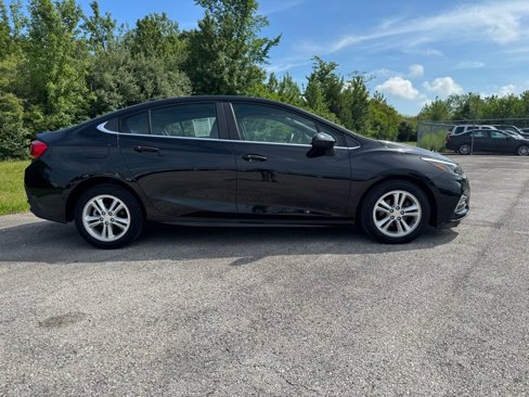Used 2018 Chevrolet Cruze LT w/ Convenience Package image 3