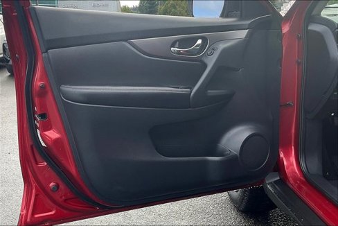 Used 2016 Nissan Rogue S image 20