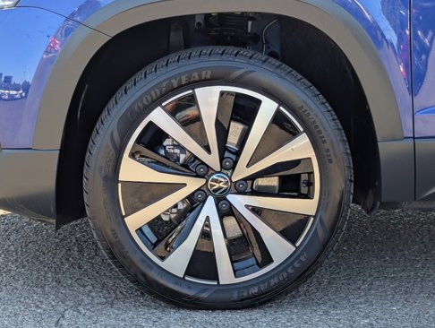Certified 2022 Volkswagen Taos SE image 37