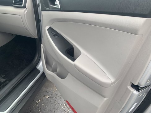Used 2019 Hyundai Tucson SE w/ Cargo Package image 11
