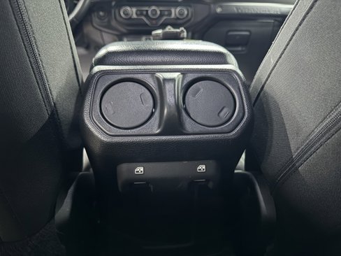 Used 2018 Jeep Wrangler Unlimited Sport S image 27