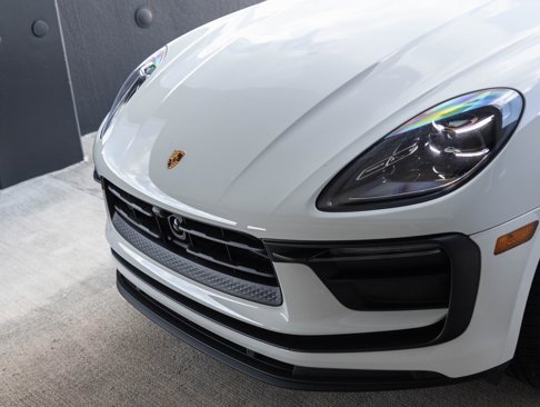 Certified 2024 Porsche Macan image 33