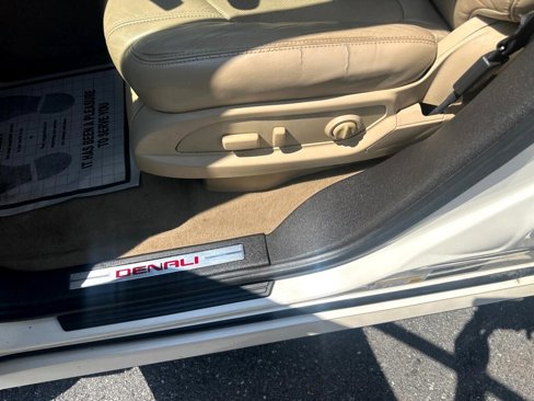 Used 2012 GMC Acadia Denali image 16
