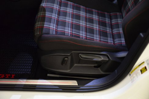 Used 2019 Volkswagen Golf S image 10
