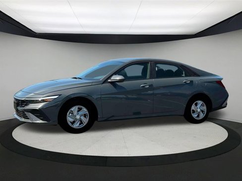 New 2025 Hyundai Elantra SE image 2