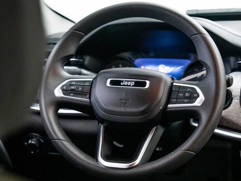 Used 2023 Jeep Compass Sport image 11