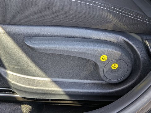 Used 2024 Hyundai Venue SEL image 22