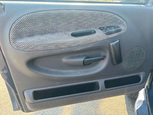 Used 2001 Dodge Ram 2500 Truck SLT image 14