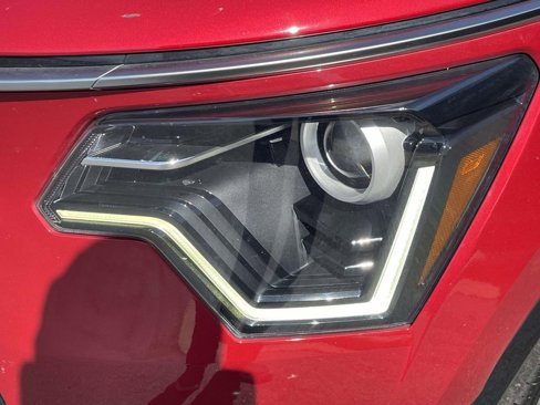 Certified 2023 Kia Niro EX Touring image 10