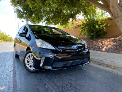 Used 2014 Toyota Prius V Three image 2