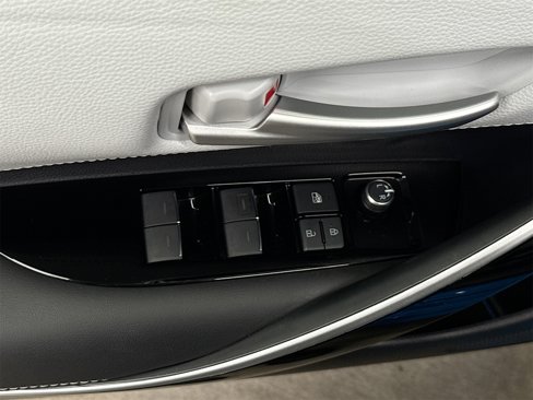 Used 2021 Toyota Corolla XSE image 18