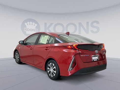 Used 2020 Toyota Prius Prime XLE image 4