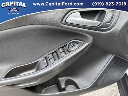 Certified 2018 Ford Focus SE image 20