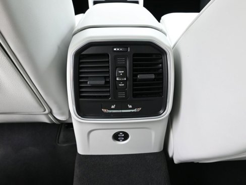Used 2025 Porsche Macan image 19