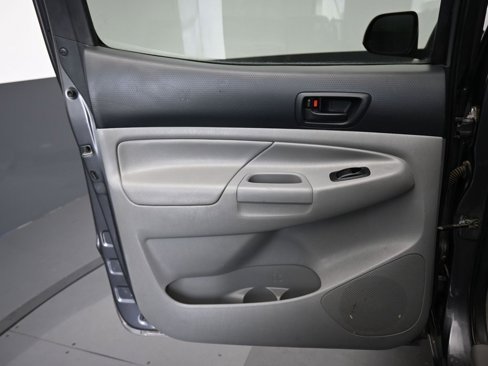Used 2014 Toyota Tacoma PreRunner image 26