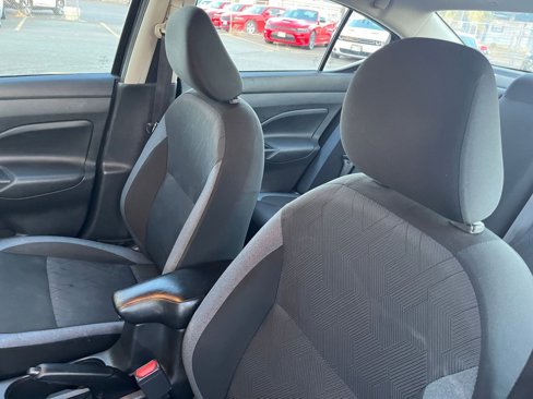 Used 2023 Nissan Versa SV image 30