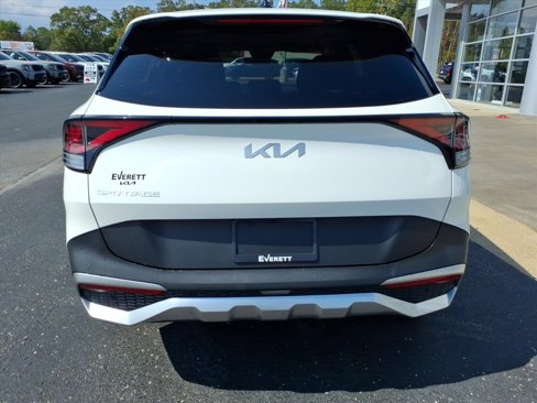 Used 2023 Kia Sportage LX image 5