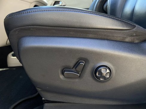 Used 2022 Chrysler Pacifica Touring-L image 12