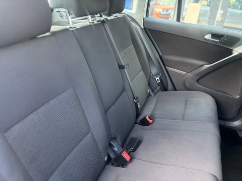 Used 2018 Volkswagen Tiguan Limited w/ Alloy Wheels Package image 28