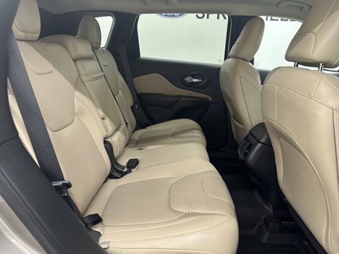 Used 2016 Jeep Cherokee Limited image 12