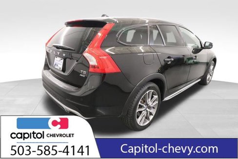 Used 2018 Volvo V60 T5 Cross Country w/ Convenience Package image 2