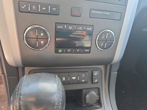 Used 2011 Chevrolet Traverse LT w/ LPO, 'HIT The Road' Package image 16