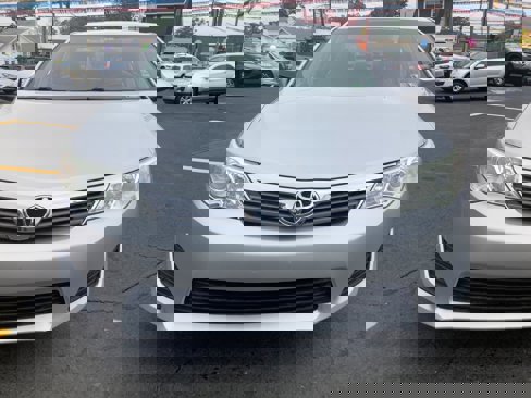 Used 2014 Toyota Camry L image 2