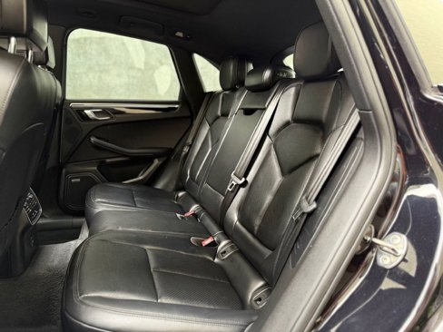 Used 2018 Porsche Macan S image 21