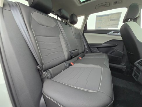 New 2025 Volkswagen Taos SE image 15