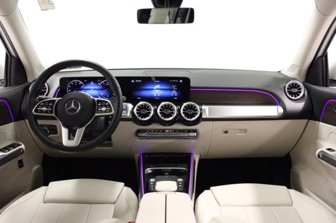 Used 2023 Mercedes-Benz GLB 250 4MATIC image 2