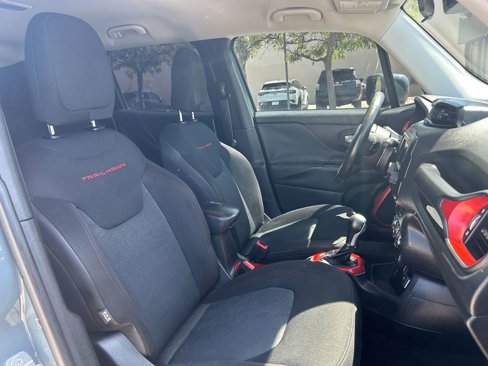 Used 2015 Jeep Renegade Trailhawk image 20