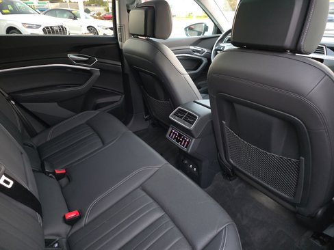 Used 2022 Audi e-tron Premium Plus w/ Premium Plus Package image 47