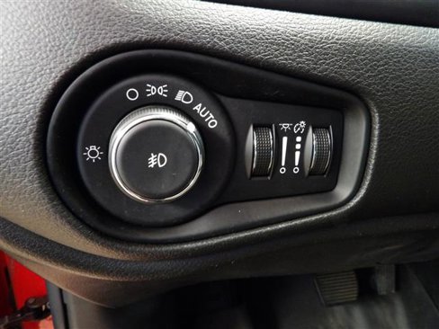 Used 2015 Jeep Renegade Latitude w/ Popular Equipment Group image 26