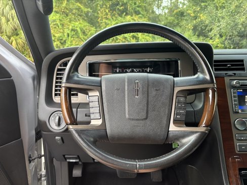 Used 2014 Lincoln Navigator L 2WD image 2