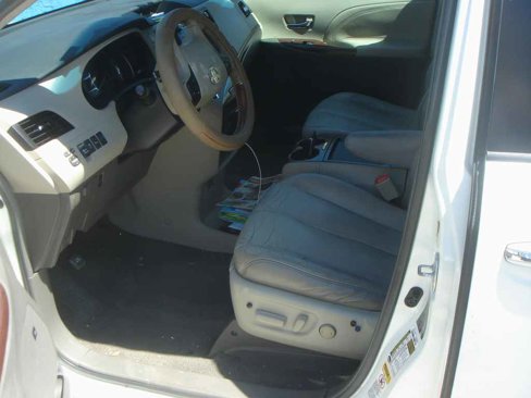 Used 2011 Toyota Sienna XLE image 5