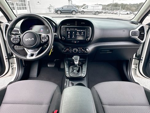 Used 2024 Kia Soul LX w/ Option Group 015 image 3