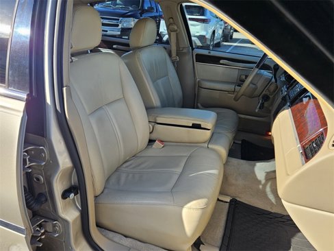 Used 2008 Lincoln Town Car Signature Limited image 19