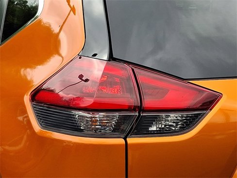 Used 2019 Nissan Rogue SL w/ Premium Package image 10