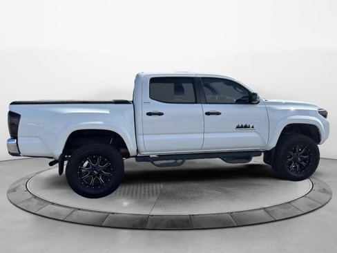 Used 2018 Toyota Tacoma SR5 image 6