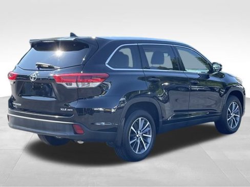 Used 2019 Toyota Highlander XLE w/ Phone Cable & Charge Package image 3