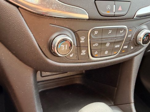 Used 2023 Chevrolet Equinox LT w/ Driver Convenience Package image 17
