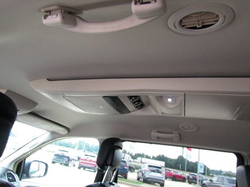 Used 2015 Chrysler Town & Country Touring-L image 14